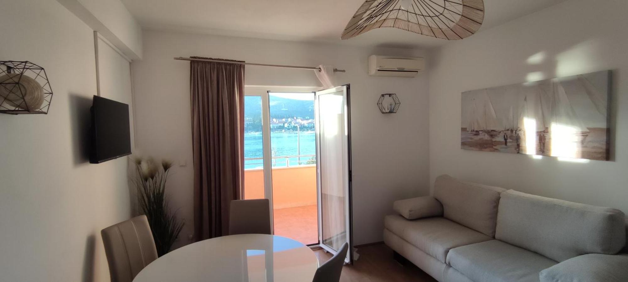 Apartments Kapetanovi Dvori โตรกีร์ ภายนอก รูปภาพ
