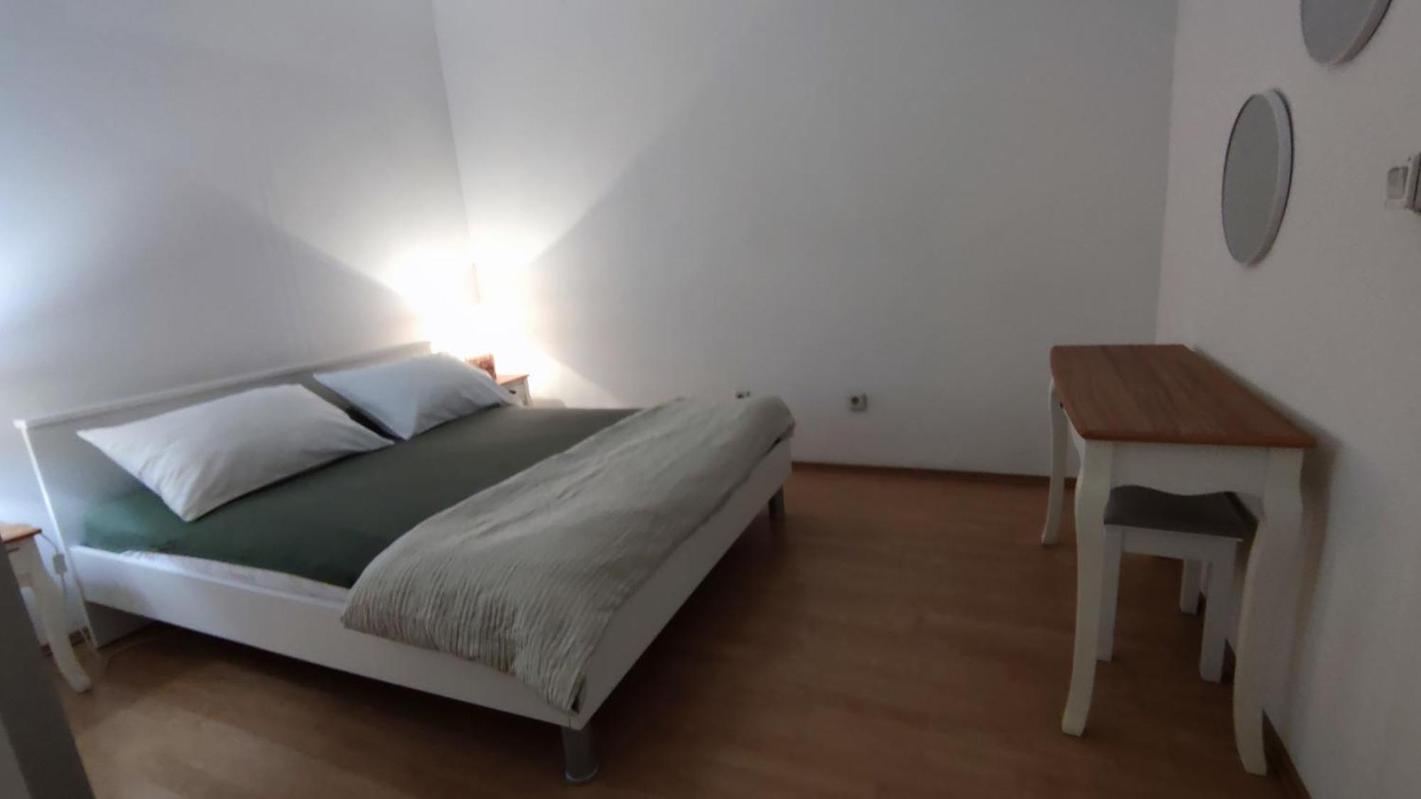 Apartments Kapetanovi Dvori โตรกีร์ ภายนอก รูปภาพ