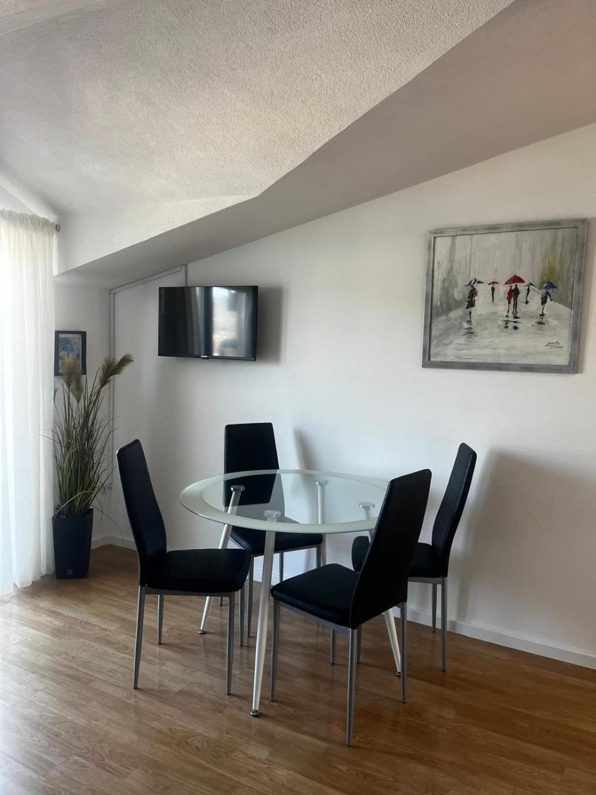 Apartments Kapetanovi Dvori โตรกีร์ ภายนอก รูปภาพ