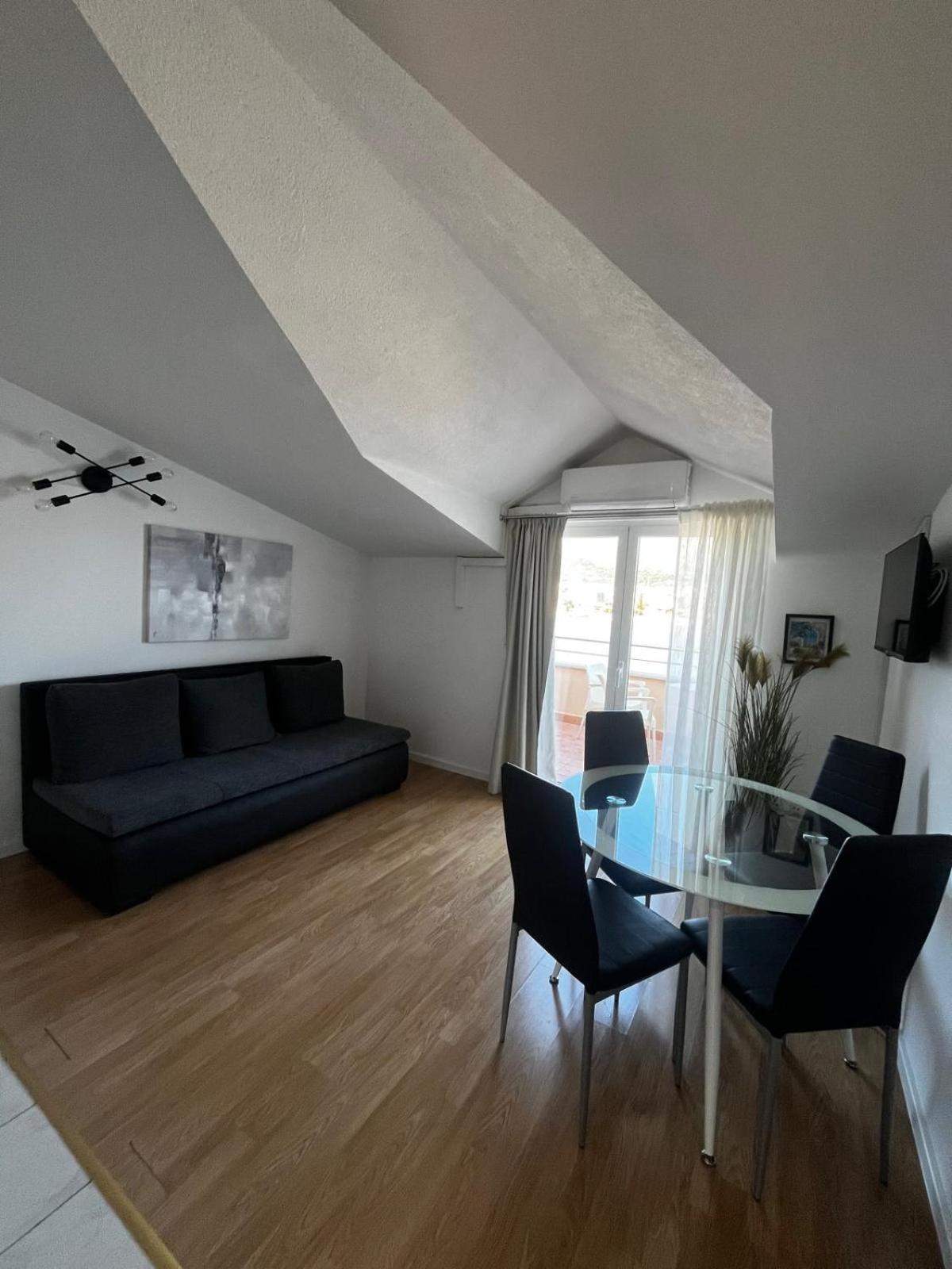 Apartments Kapetanovi Dvori โตรกีร์ ภายนอก รูปภาพ