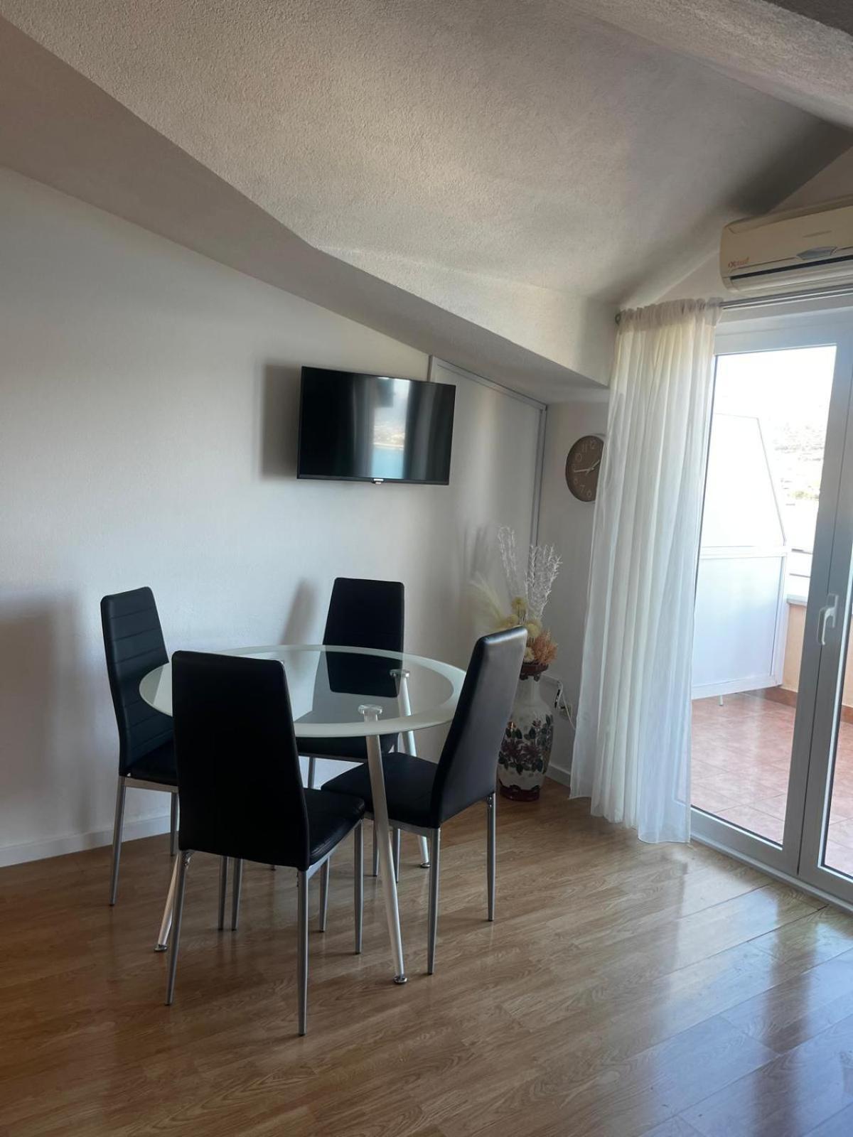 Apartments Kapetanovi Dvori โตรกีร์ ภายนอก รูปภาพ