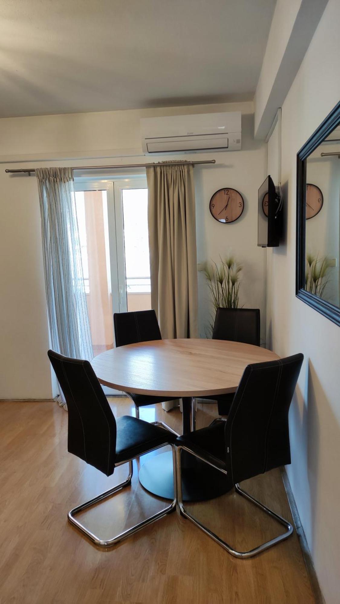 Apartments Kapetanovi Dvori โตรกีร์ ภายนอก รูปภาพ
