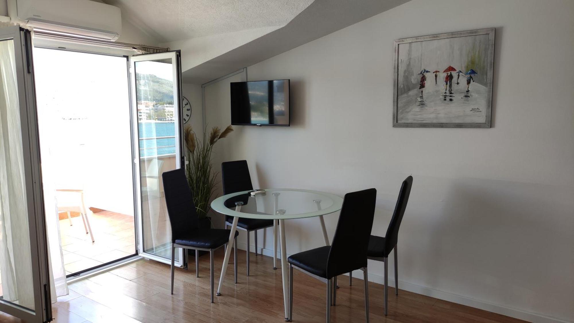 Apartments Kapetanovi Dvori โตรกีร์ ภายนอก รูปภาพ