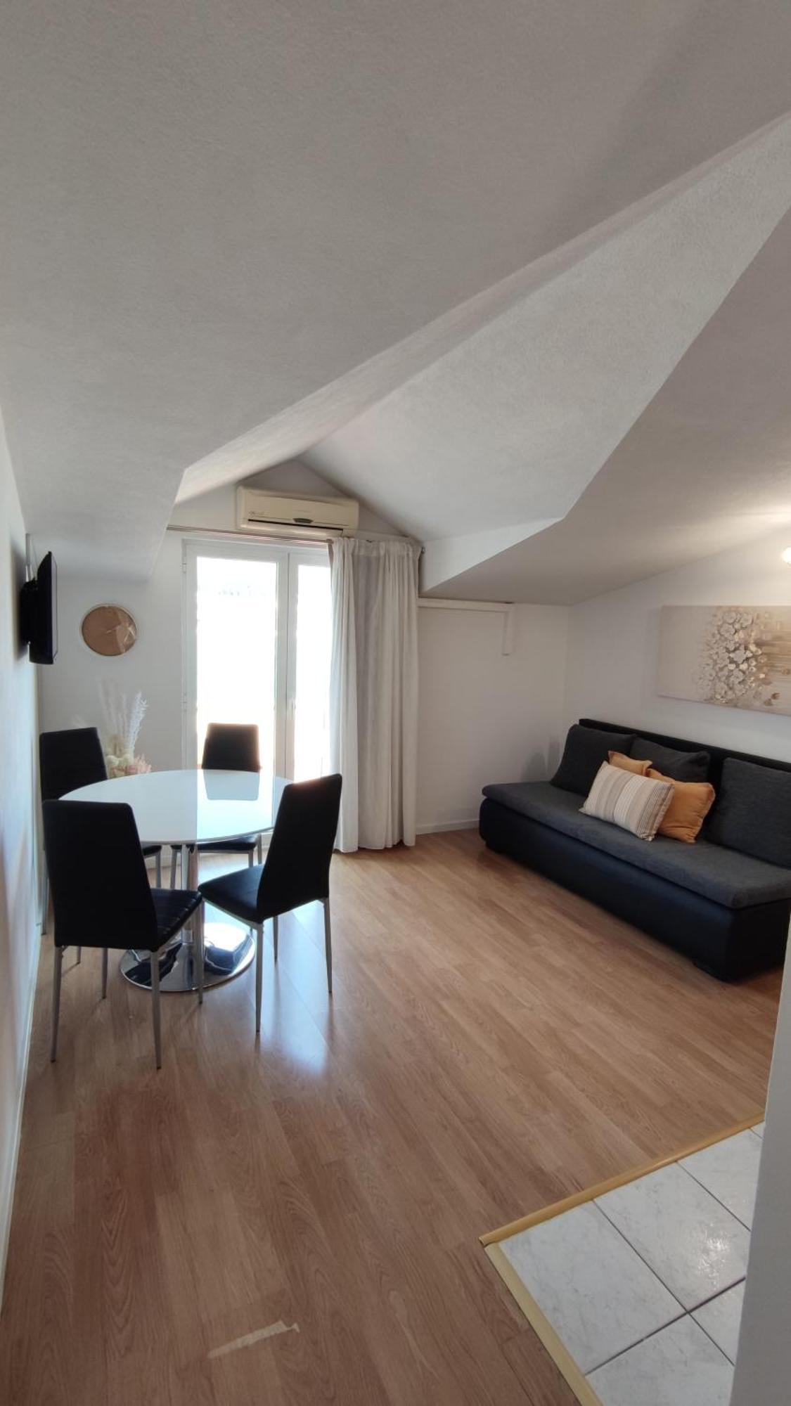 Apartments Kapetanovi Dvori โตรกีร์ ภายนอก รูปภาพ
