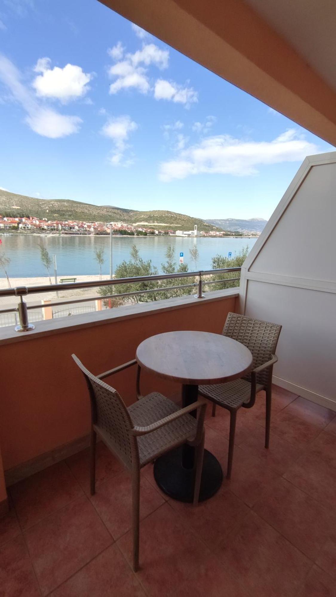 Apartments Kapetanovi Dvori โตรกีร์ ภายนอก รูปภาพ