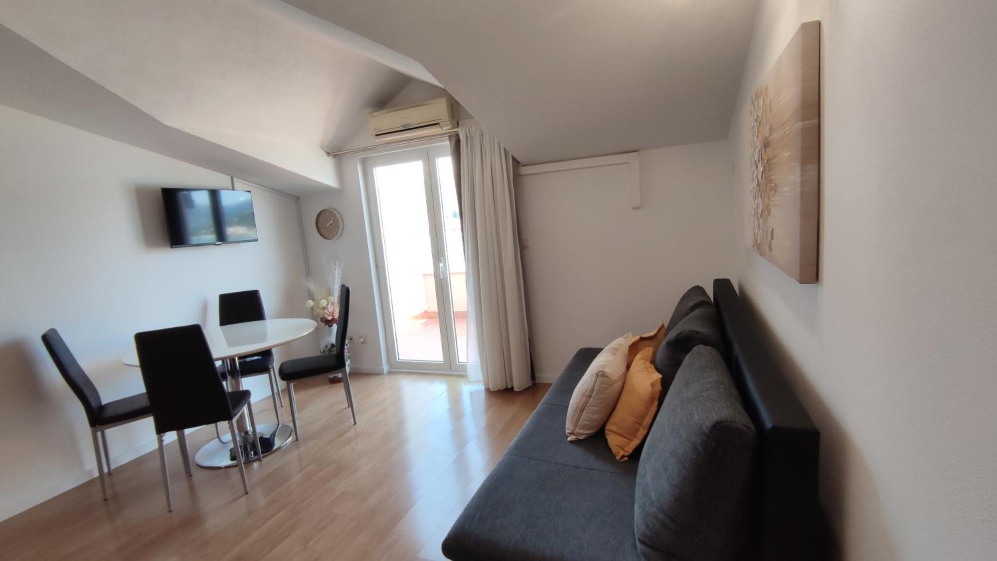 Apartments Kapetanovi Dvori โตรกีร์ ภายนอก รูปภาพ