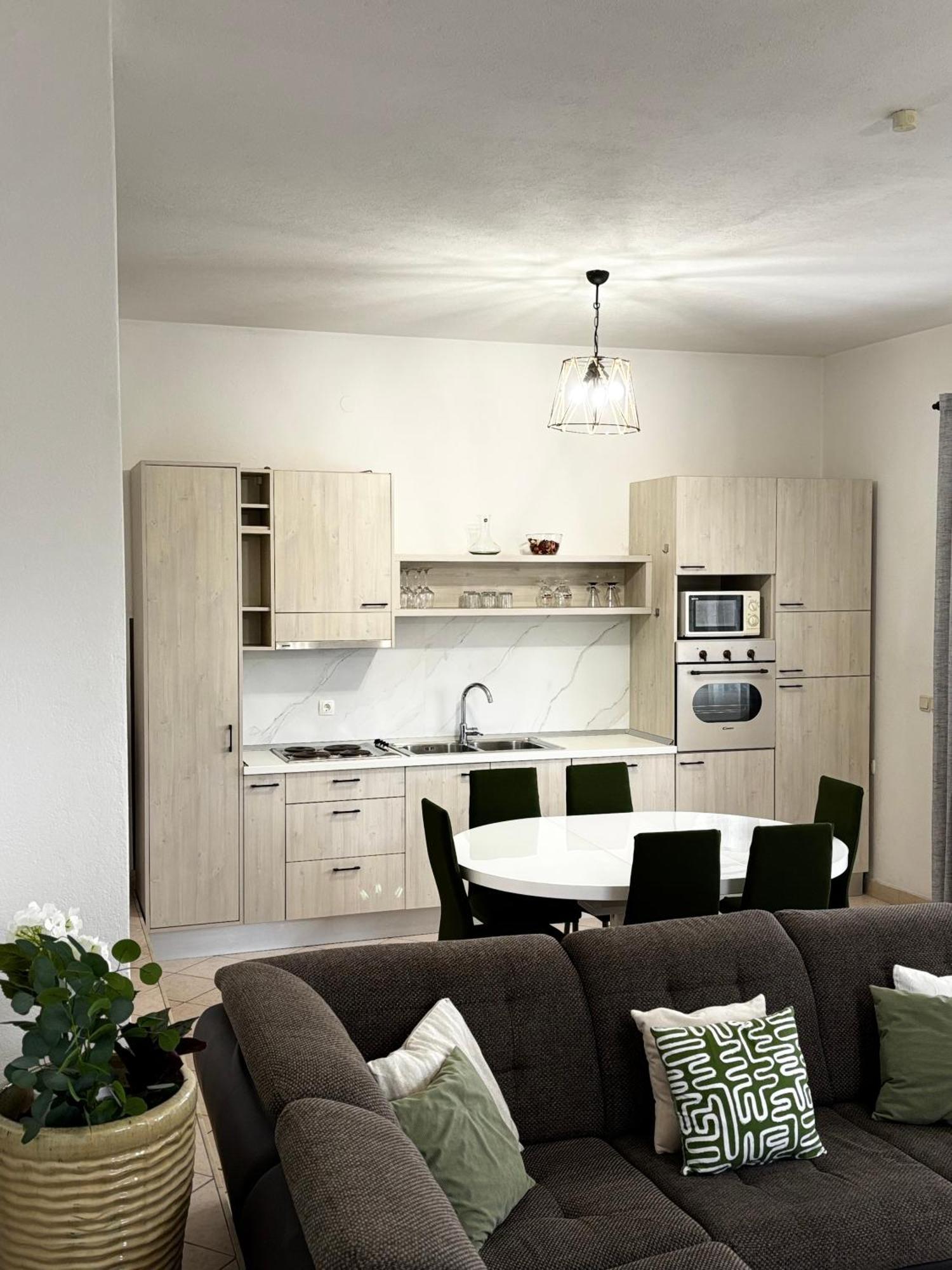 Apartments Kapetanovi Dvori โตรกีร์ ภายนอก รูปภาพ